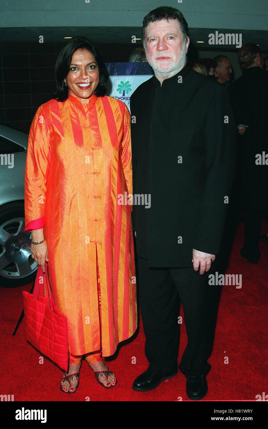 MIRA NAIR & ALAN BATES FESTIVAL DU FILM DE PALM SPRINGS PALM SPRINGS HIGH SCHOOL LA USA 10 janvier 2002 Banque D'Images