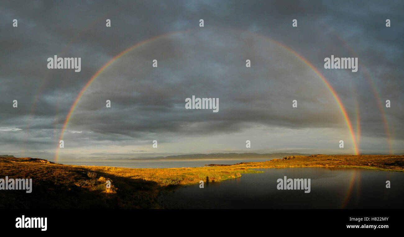 Un double arc-en-ciel avec un troisième réflexion, la Norvège Banque D'Images