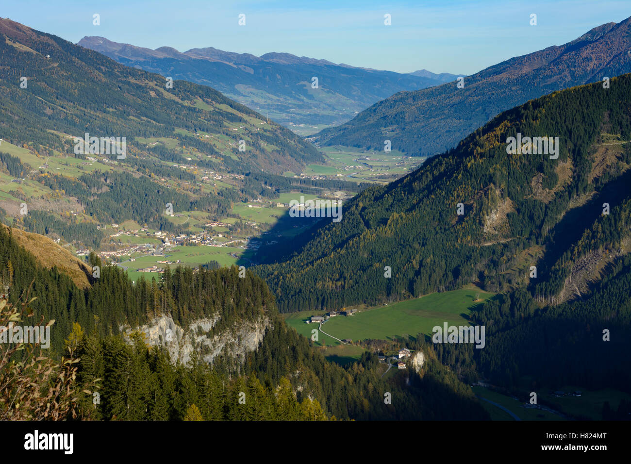 Krimml : vallée de la Salzach, à gauche Kitzbüheler Alpen, Tyrol, Salzbourg, Autriche Banque D'Images