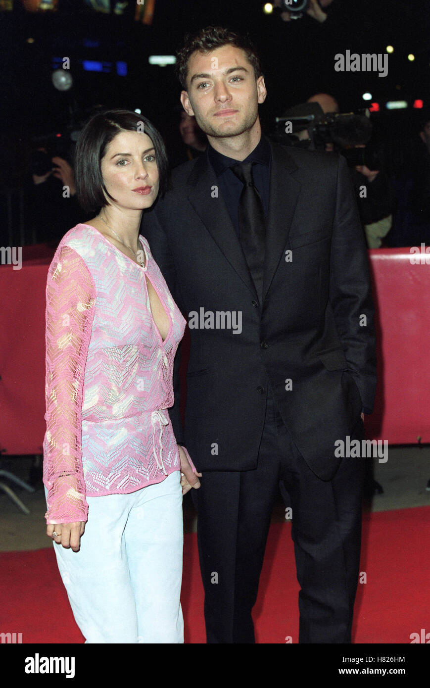 SADIE FROST & JUDE LAW BERLIN ALLEMAGNE 20 Février 2000 Banque D'Images