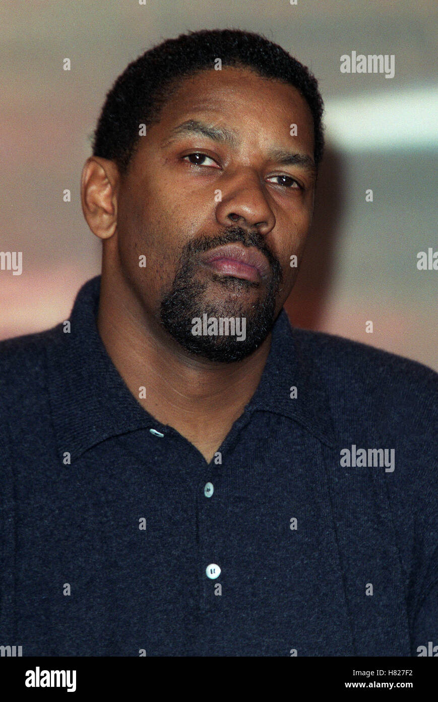 Denzel washington shooting picture Banque de photographies et d’images à haute résolution Alamy