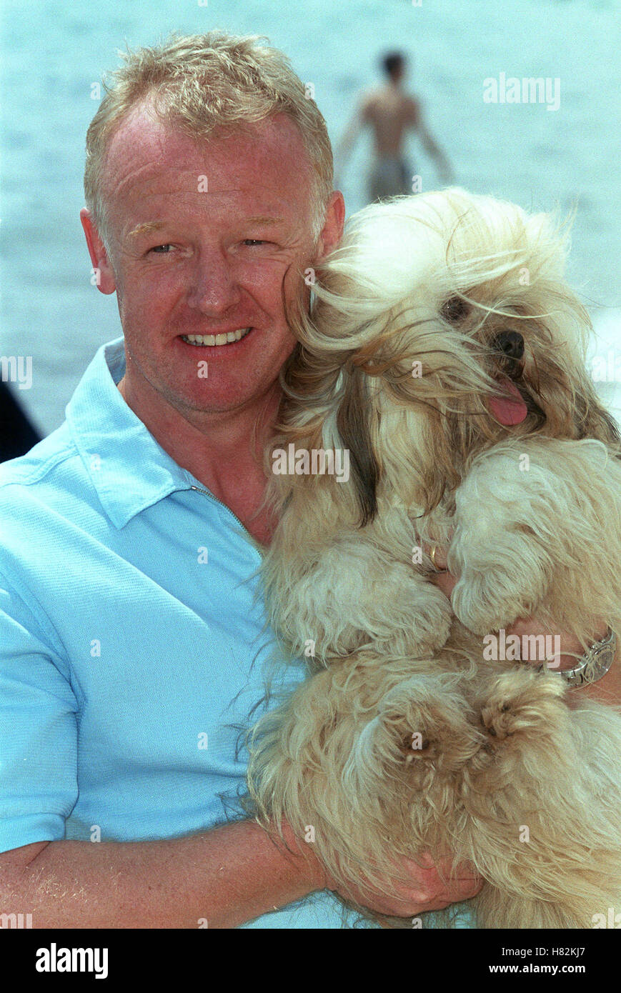 LES DENNIS & LEO LE CHIEN FESTIVAL DE CANNES CANNES FRANCE EUROPE 14 mai 2001 Banque D'Images