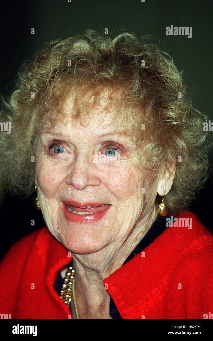 GLORIA STUART RÉALISATION FUND GALA LA HOLLYWOOD LA USA 06 novembre 2001 Banque D'Images