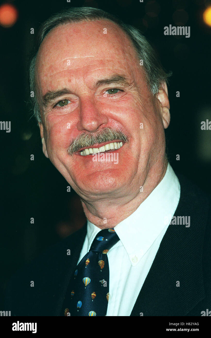 JOHN CLEESE 'HARRY POTTER' LA FILM PREMIER LA USA 14 novembre 2001 Banque D'Images