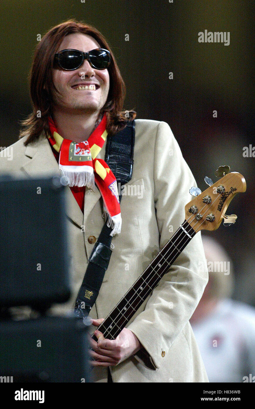 NICKY WIRE AU PAYS DE GALLES V ITALIE FOOTBALL MATCH MILLENNIUM STADIUM Cardiff au Pays de Galles le 16 octobre 2002 Banque D'Images