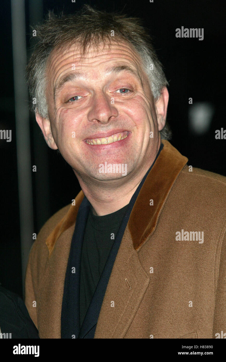 RIK MAYALL SEIGNEUR DES ANNEAUX:LES DEUX TOURS L'ODEON Leicester Square Londres Angleterre 11 Décembre 2002 Banque D'Images