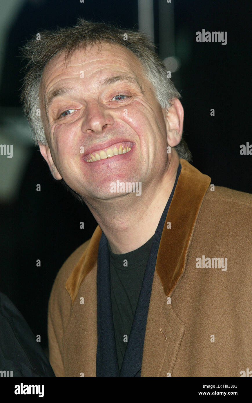 RIK MAYALL SEIGNEUR DES ANNEAUX:LES DEUX TOURS L'ODEON Leicester Square Londres Angleterre 11 Décembre 2002 Banque D'Images