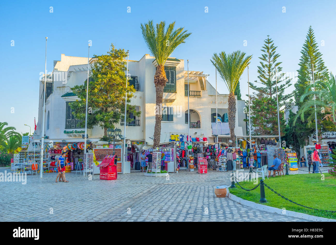 Le Port El Kantaoui est mega station touristique populaire, donc il y a beaucoup de marchands de souvenirs, Tunisie Banque D'Images