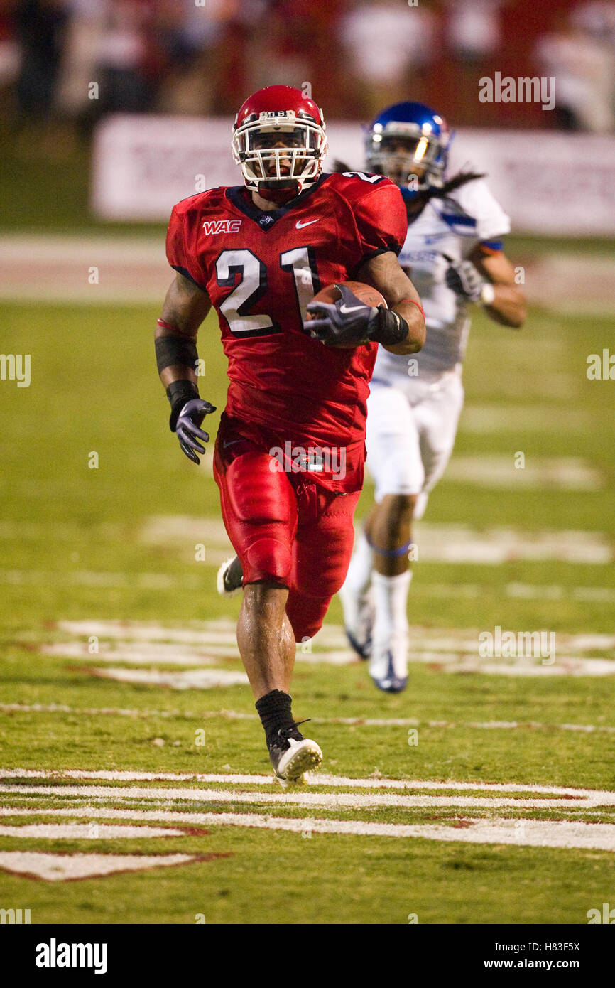 Sep. 18, 2009 ; Fresno, CA, USA ; fresno state bulldogs d'utiliser de nouveau ryan mathews (21) rushes pour un 60 verges, son deuxième de la partie, au cours du deuxième trimestre à bulldog stadium. Banque D'Images