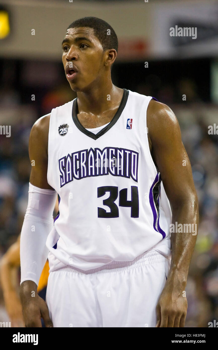 8 novembre 2009 ; Sacramento, CALIFORNIE, États-Unis; L'attaquant des Sacramento Kings Jason Thompson (34) au troisième quart-temps contre les Golden State Warriors à l'ARCO Arena. Les Kings battent les Warriors 120-107. Banque D'Images