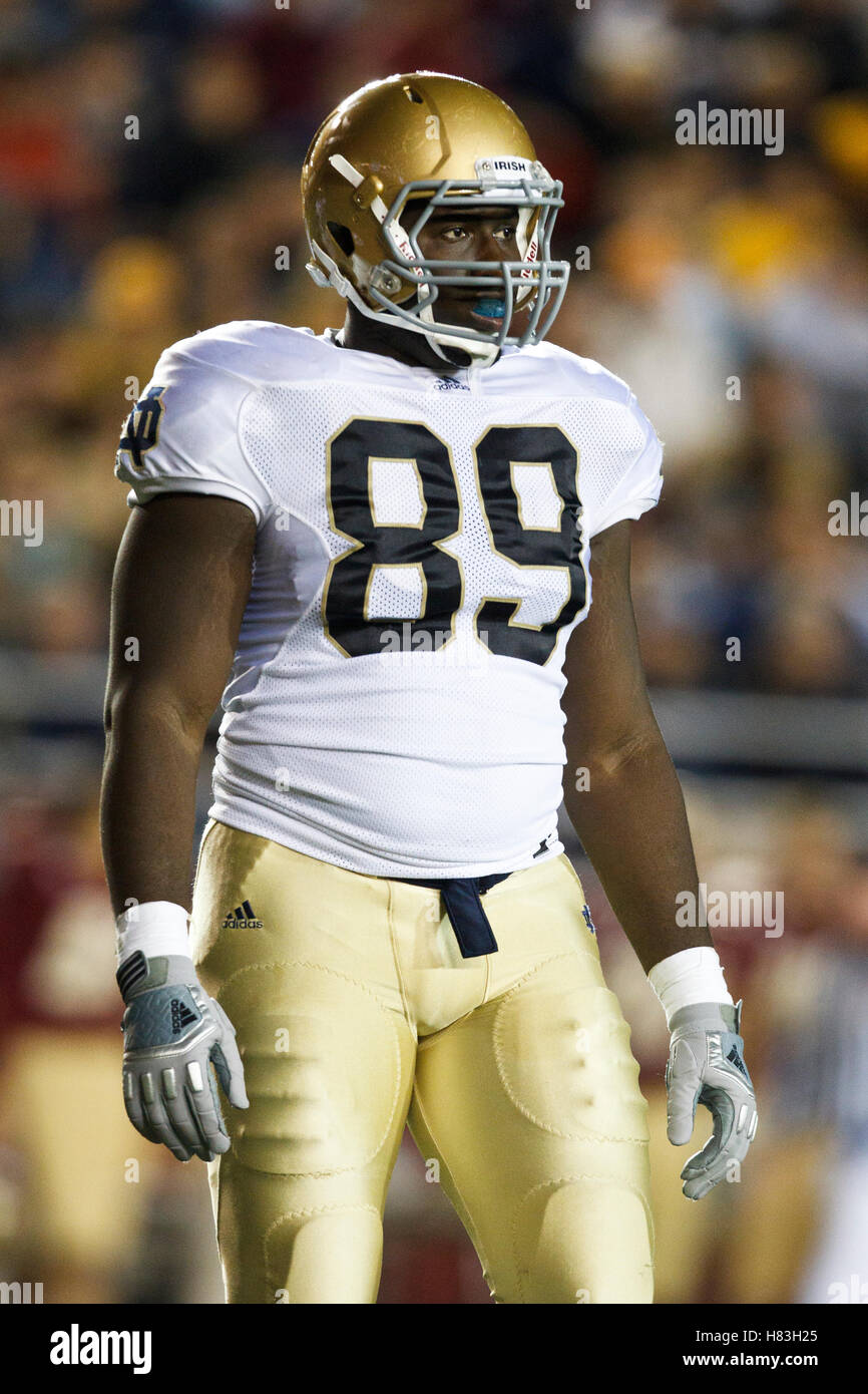 2 octobre 2010 ; Chestnut Hill, ma, États-Unis; notre Dame Fighting Irish Defensive end Kapron Lewis-Moore (89) s'aligne pour un match contre les Eagles de Boston College au troisième quart-temps au stade des Alumni. Notre Dame bat Boston College 31-13. Banque D'Images