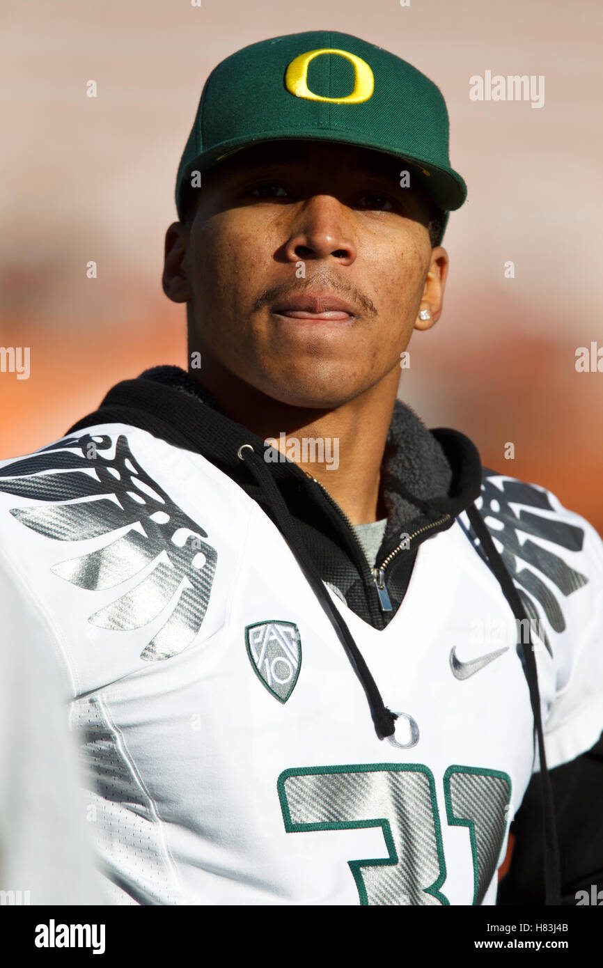 Le 4 décembre, 2010 ; Corvallis, OR, USA ; Oregon Ducks d'utiliser de nouveau Kenny Bassett (31) avant le match contre l'Oregon State Beavers à Reser Stadium. Défaite de l'Oregon Oregon State 37-20. Banque D'Images