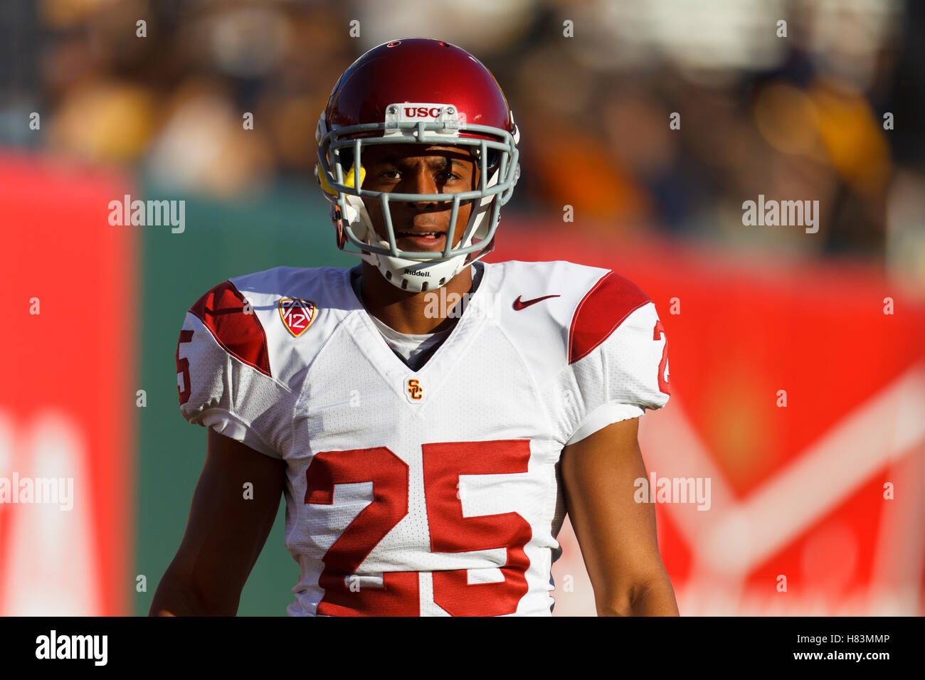 Oct 13, 2011 ; San Francisco, CA, USA ; southern California trojans wide receiver curry nic (25) se réchauffe avant le match contre les california Golden Bears à at&t park. le sud de la Californie La Californie défait 30-9. Banque D'Images