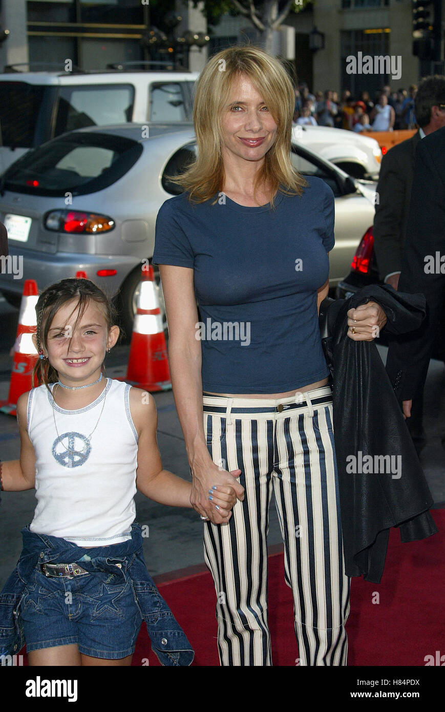 ROSANNA ARQUETTE & ZOE SERENITY PREMIERE GRUMAN'S CHINESE THEATRE HOLLYWOOD LOS ANGELES USA 16 Juillet 2002 Banque D'Images