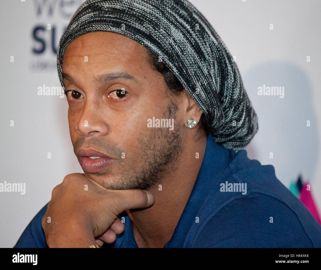 Lisbonne, Portugal. Nov 9, 2016. Footballeur brésilien Ronaldinho lors d'une conférence de presse pour le Web sommet à Lisbonne, Portugal : Crédit Ger Holland/Alamy Live News Banque D'Images