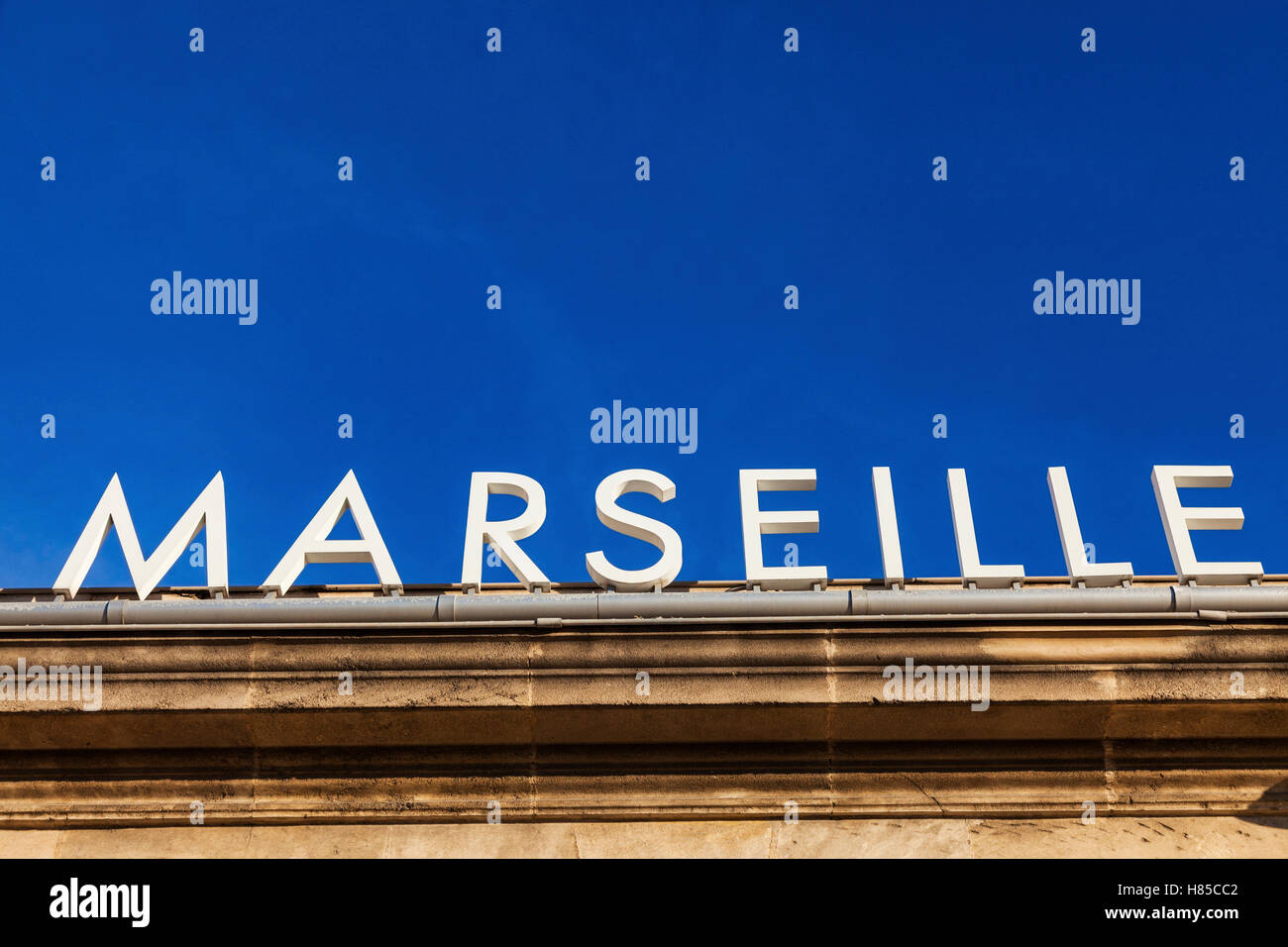Marseille vu sur le signe du bâtiment de la gare. Marseille, Provence-Alpes-Côte d'Azur, France. Banque D'Images