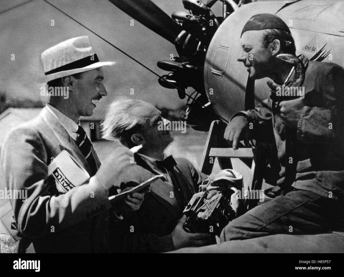 Quax, der Bruchpilot (, QUAX, DER BRUCHPILOT) D 1941, Regie : Kurt Hoffmann, Heinz Rühmann (re), Ausdruck : Flugzeug, Interview Banque D'Images