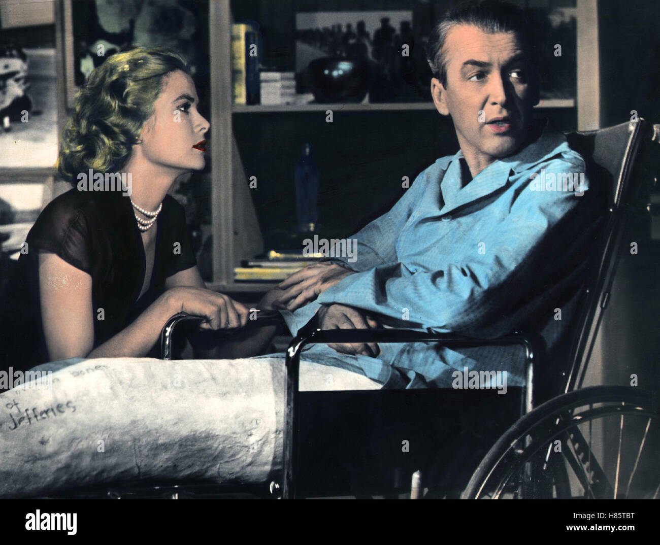 Das Fenster zum Hof, (LUNETTE) USA 1954, Regie : Alfred Hitchcock, GRACE KELLY, JAMES STEWART, Ausdruck : Rollstuhl, Albert Jaccard Banque D'Images