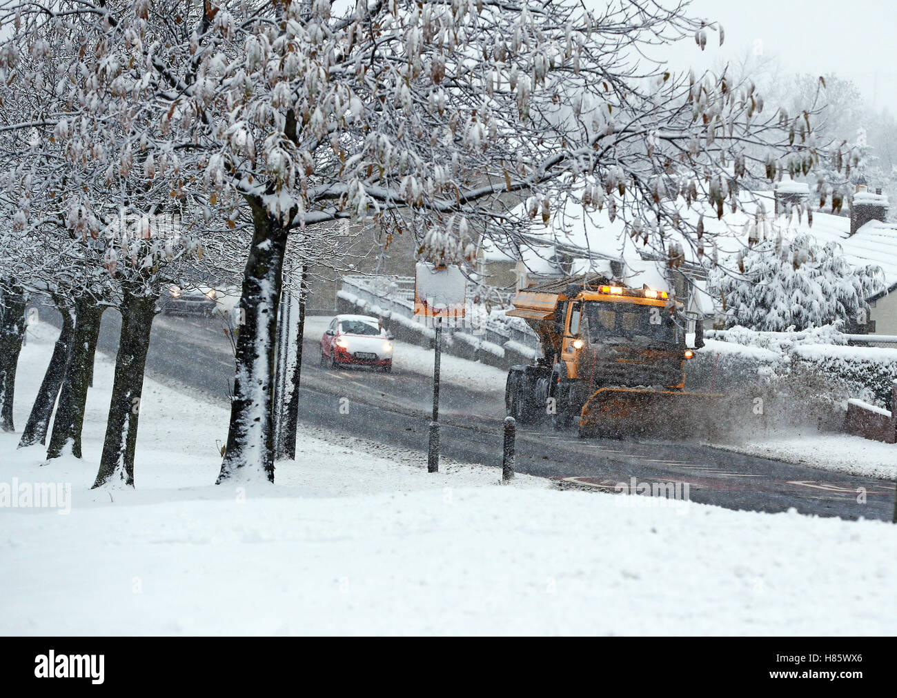 Un chasse-neige efface les routes sur l'A68 au droit de remorquage dans le comté de Durham après une vague de froid a frappé une partie du Royaume-Uni au cours de la nuit. Banque D'Images