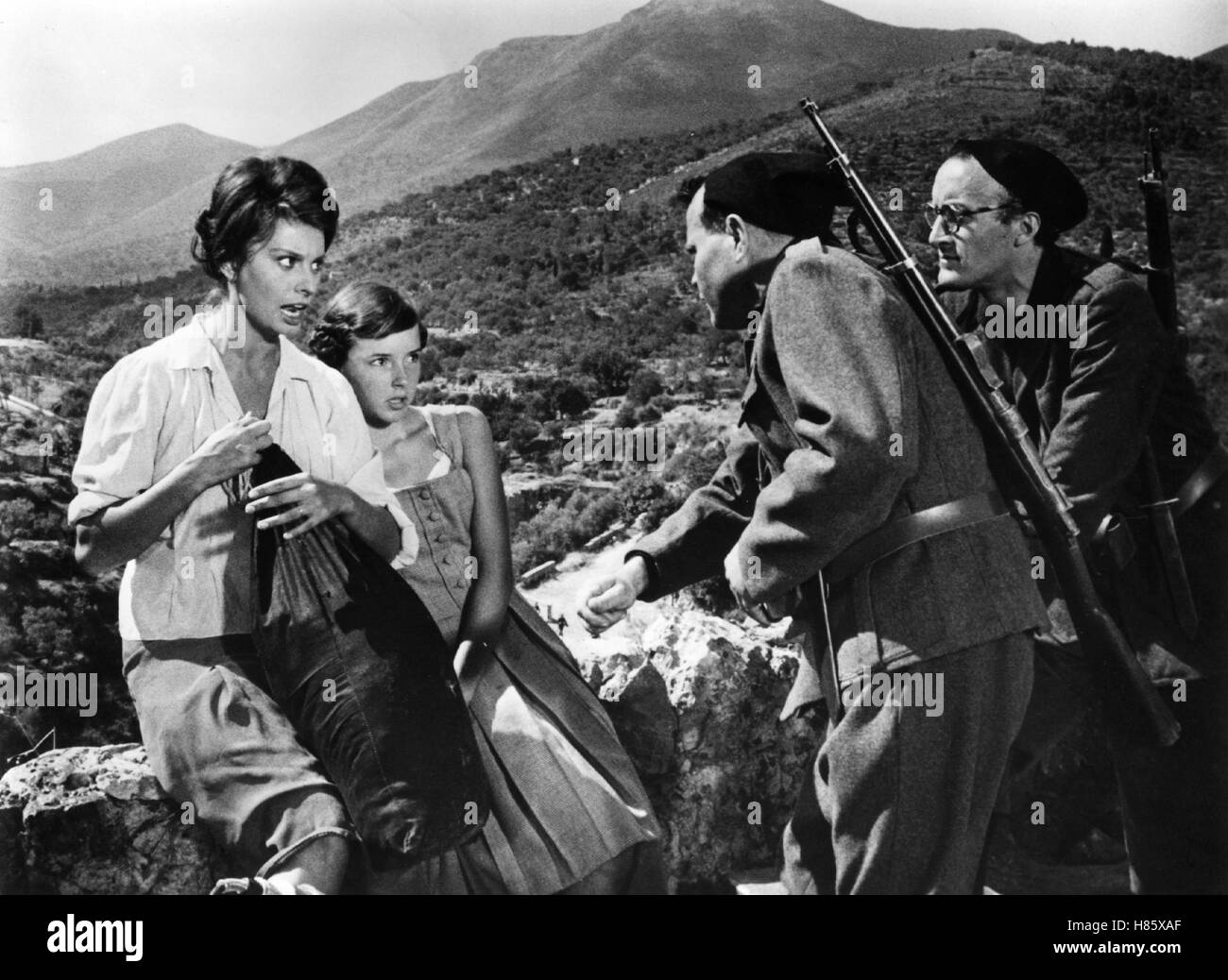 ...Und dennoch leben sie, (LA CIOCIARA) C-F 1960 s/w, Regie : Vittorio De Sica, SOPHIA LOREN, ELEONORA BROWN, clé : Frauen, Soldaten, Krieg, Romance Banque D'Images