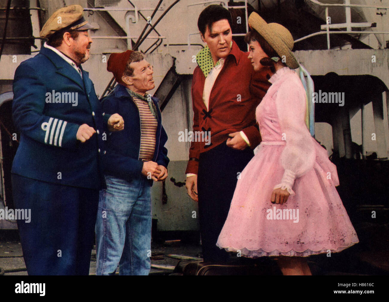 Zoff für zwei ; (DOUBLE TROUBLE) USA 1967, Regie : Norman Taurog, ELVIS PRESLEY, ANETTE JOUR, Ausdruck : Seeleute, Schiff, Pärchen, Strohhut Banque D'Images