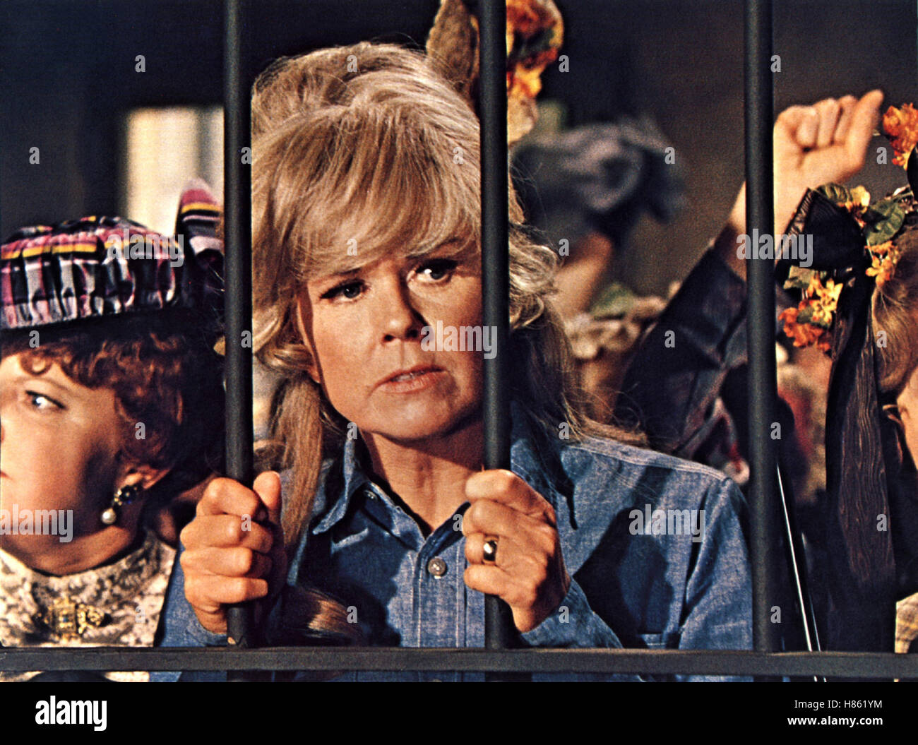 Das von Teufelsweib, Texas (The Ballad of JOSIE) USA 1968, Regie : Andrew McLaglen, Doris Day, clé : Demonstrantin, Gitter, Gefängnis, Gefangene Banque D'Images