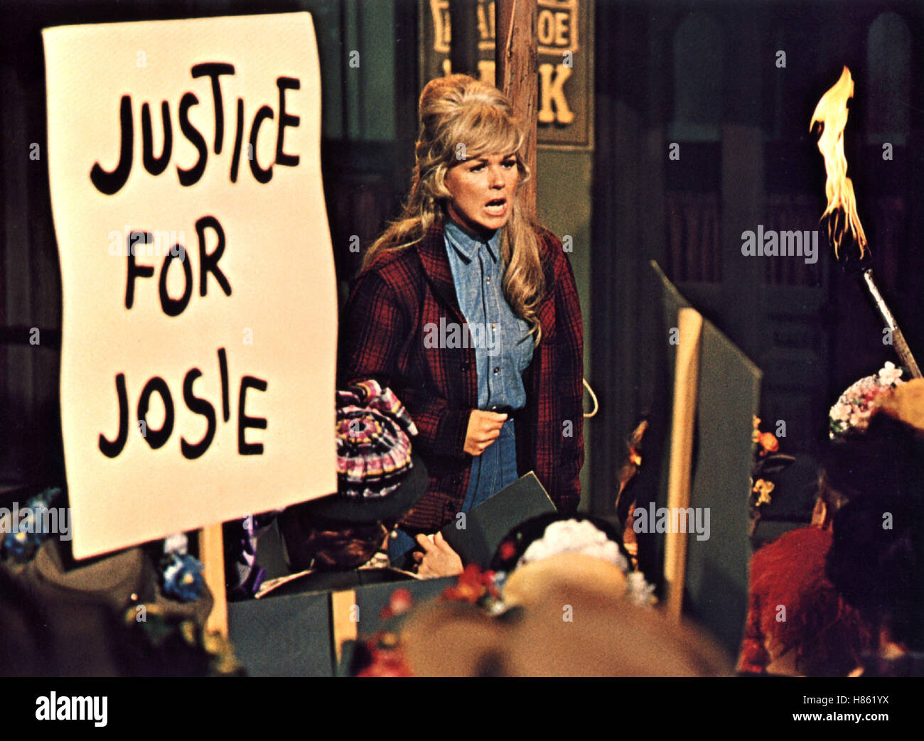 Das von Teufelsweib, Texas (The Ballad of JOSIE) USA 1968, Regie : Andrew McLaglen, Doris Day, clé : démonstration, Demonstrantin, Schild Banque D'Images