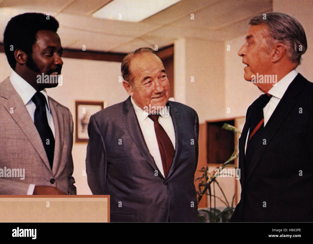 Der Killer dans der Botschaft, (ambassade) USA 1971, Regie : Gordon Hessler, RICHARD ROUNDTREE (li), RAY MILLAND (re) Banque D'Images