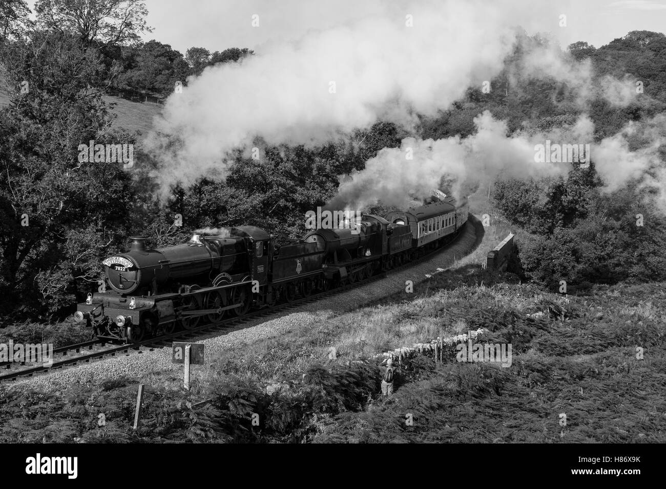 Manor 7822 Foxcote Manor et à 2807 Darnholme sur le double NYMR la tête d'un train à l'automne Gala. Banque D'Images