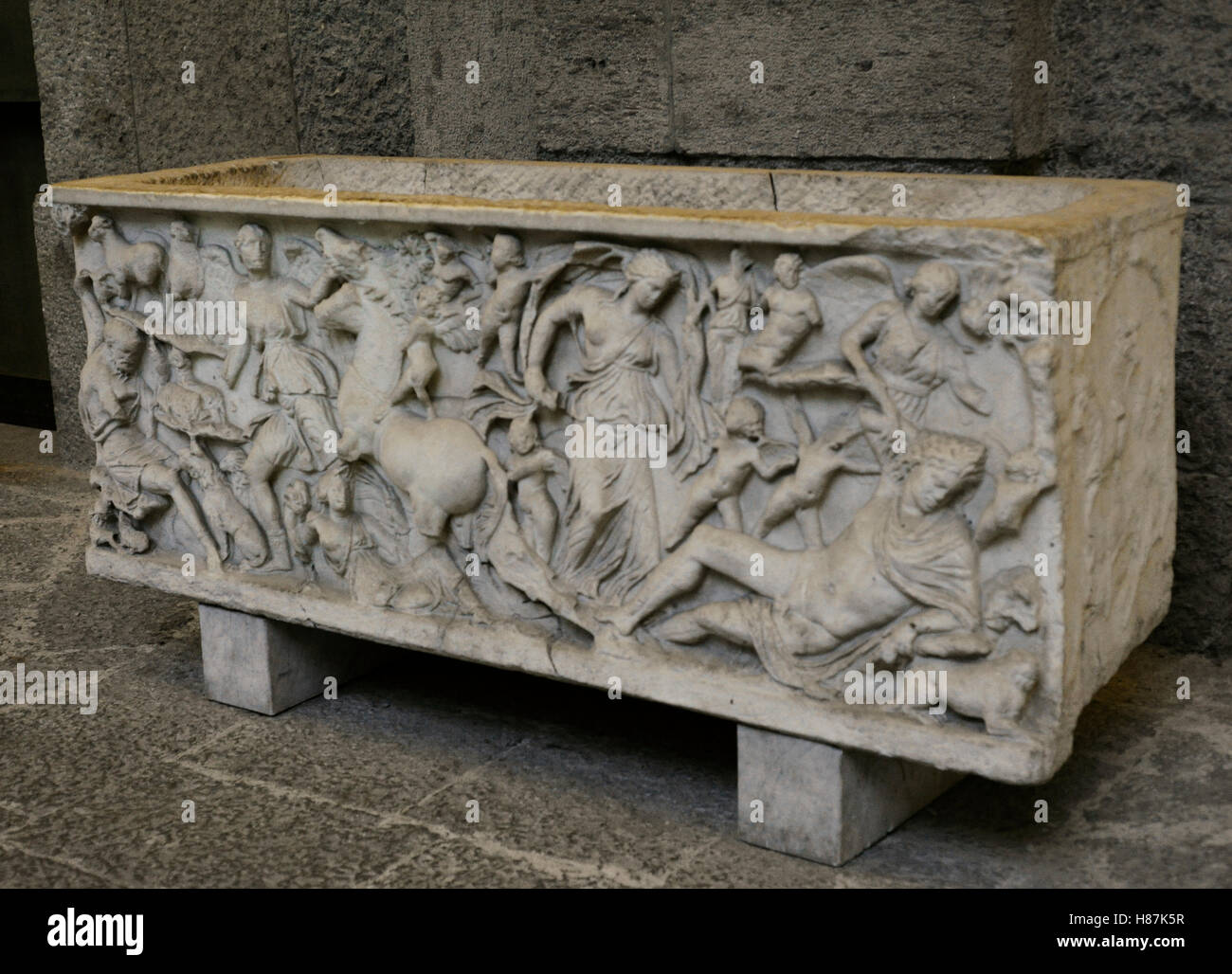 Sarcophage romain. Endymion et Séléné (Artemis). Le marbre, 2ème siècle AD. Musée Archéologique National, Naples. L'Italie. Banque D'Images
