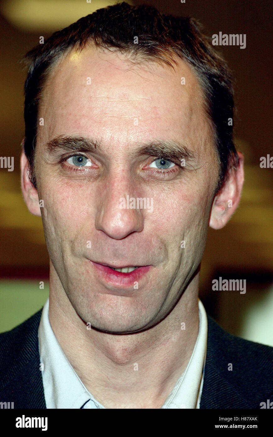 WILL SELF DORIAN BOOKSIGNING LE GROVE SHOPPING MALL BEVERLY HILLS LA USA 28 Février 2003 Banque D'Images