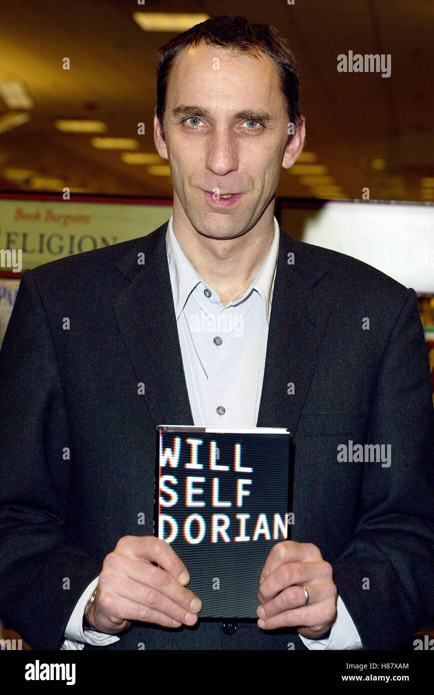 WILL SELF DORIAN BOOKSIGNING LE GROVE SHOPPING MALL BEVERLY HILLS LA USA 28 Février 2003 Banque D'Images