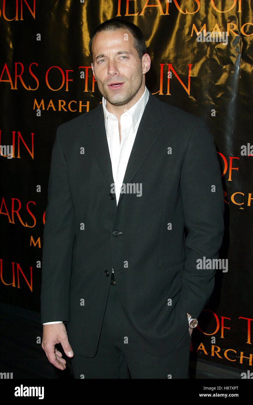 JOHNNY MESSNER LES LARMES DU SOLEIL LA PROJECTION WESTWOOD LOS ANGELES USA 03 Mars 2003 Banque D'Images