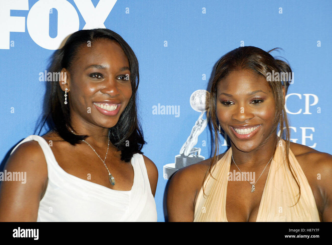 VENUS ET SERENA WILLIAMS . 34ÈME NAACP IMAGE AWARDS UNIVERSAL AMPHITHEATRE BURBANK LOS ANGELES USA 08 Mars 2003 Banque D'Images