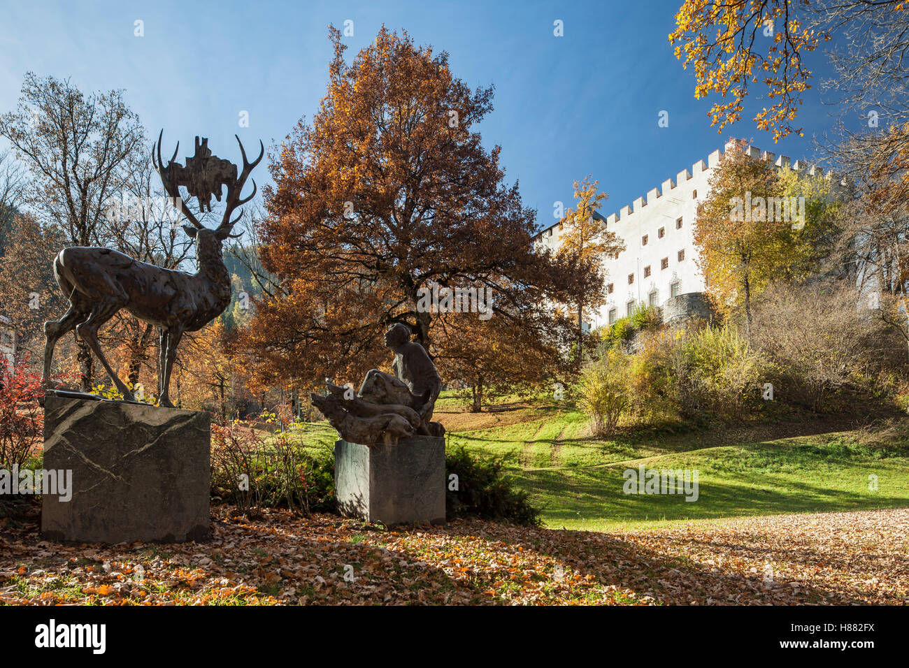Journée d'automne au Château Bruck à Lienz, Tyrol, Autriche. Banque D'Images