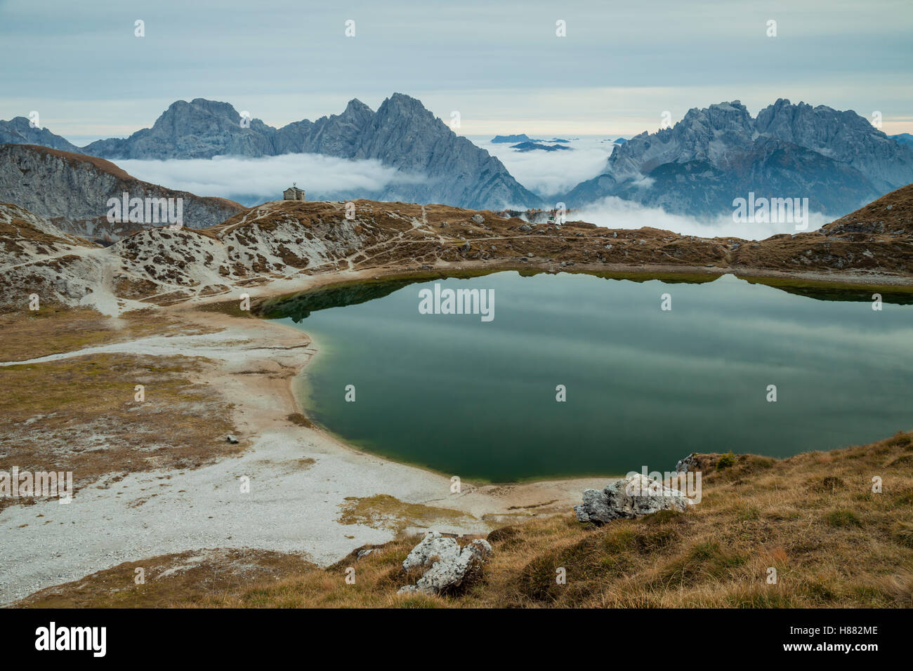Soirée d'automne à Laghi d'Olbe, Dolomites, Italie. Banque D'Images