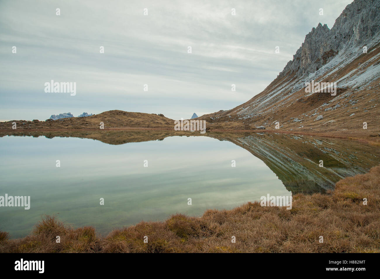 Soirée d'automne à Laghi d'Olbe, Dolomites, Italie. Banque D'Images