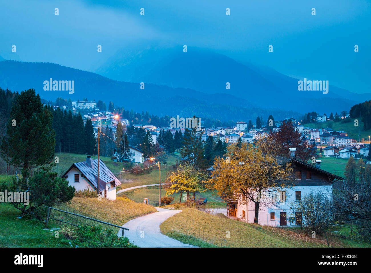 À l'aube de l'automne Moody Laggio di Cadore, Dolomites, Italie. Banque D'Images