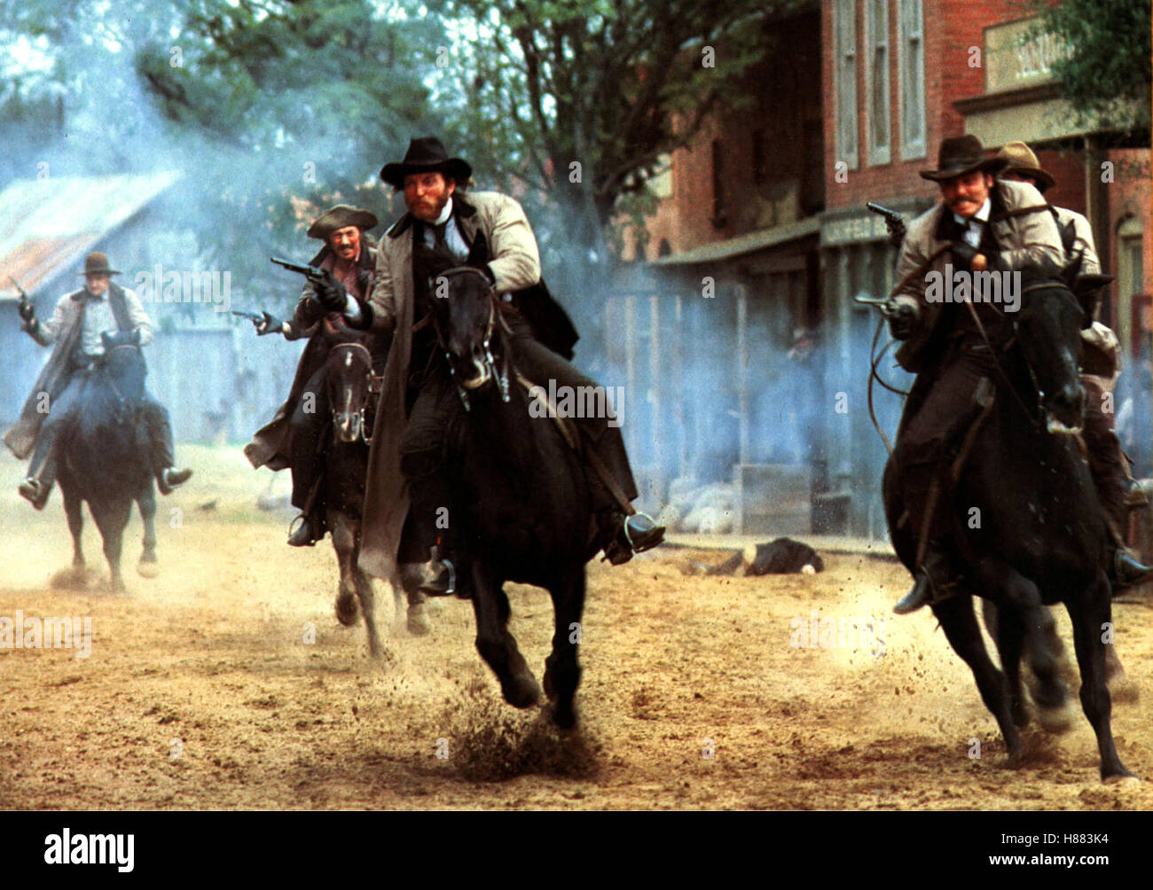 Long Riders, (LONG RIDERS) USA 1979, Regie : Walter Hill, David Carradine, JAMES KEACH, STACY KEACH u.a., Ausdruck : Reiter, Pistolen, Rauch, Pferde Banque D'Images