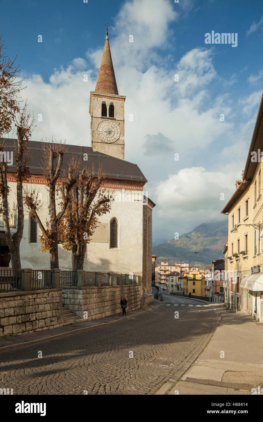 L'église de Saint Stefano dans la vieille ville de Belluno, Italie. Banque D'Images