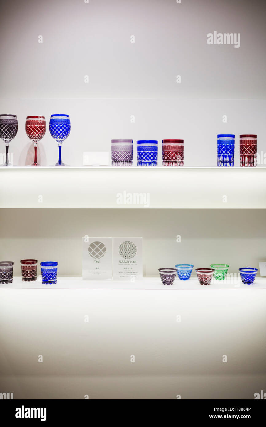 Edo Kiriko boutique vendant couper le verre à Tokyo, Japon. Banque D'Images
