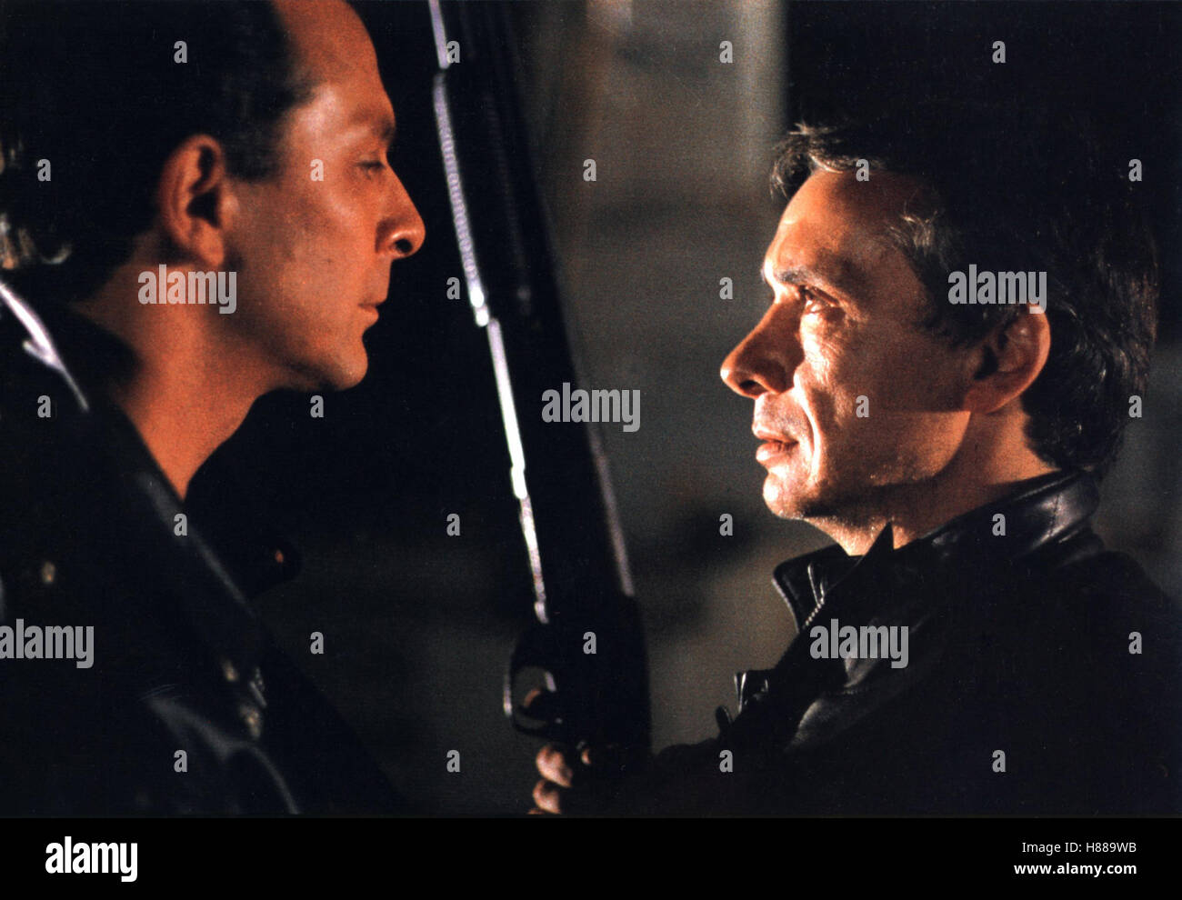 Cross - Zwei knallharte Profis, (croix) F 1986, Regie : Philippe Setbon, ROLAND GIRAUD, MICHEL SARDOU, Ausdruck : Waffe, Gewehr Banque D'Images