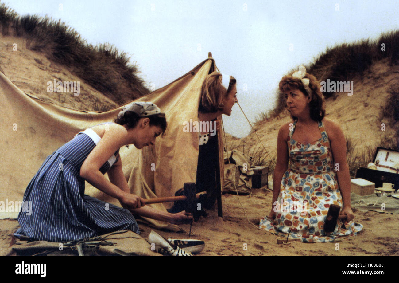 Entfernte Stimmen - Stilleben, (voix lointaines - vit toujours) GO 1988, Regie : Terence Davies, Lorraine Ashbourne, FREDA DOWIE, ANGELA WALSH, Ausdruck : Zelt, Camping, Strand Banque D'Images