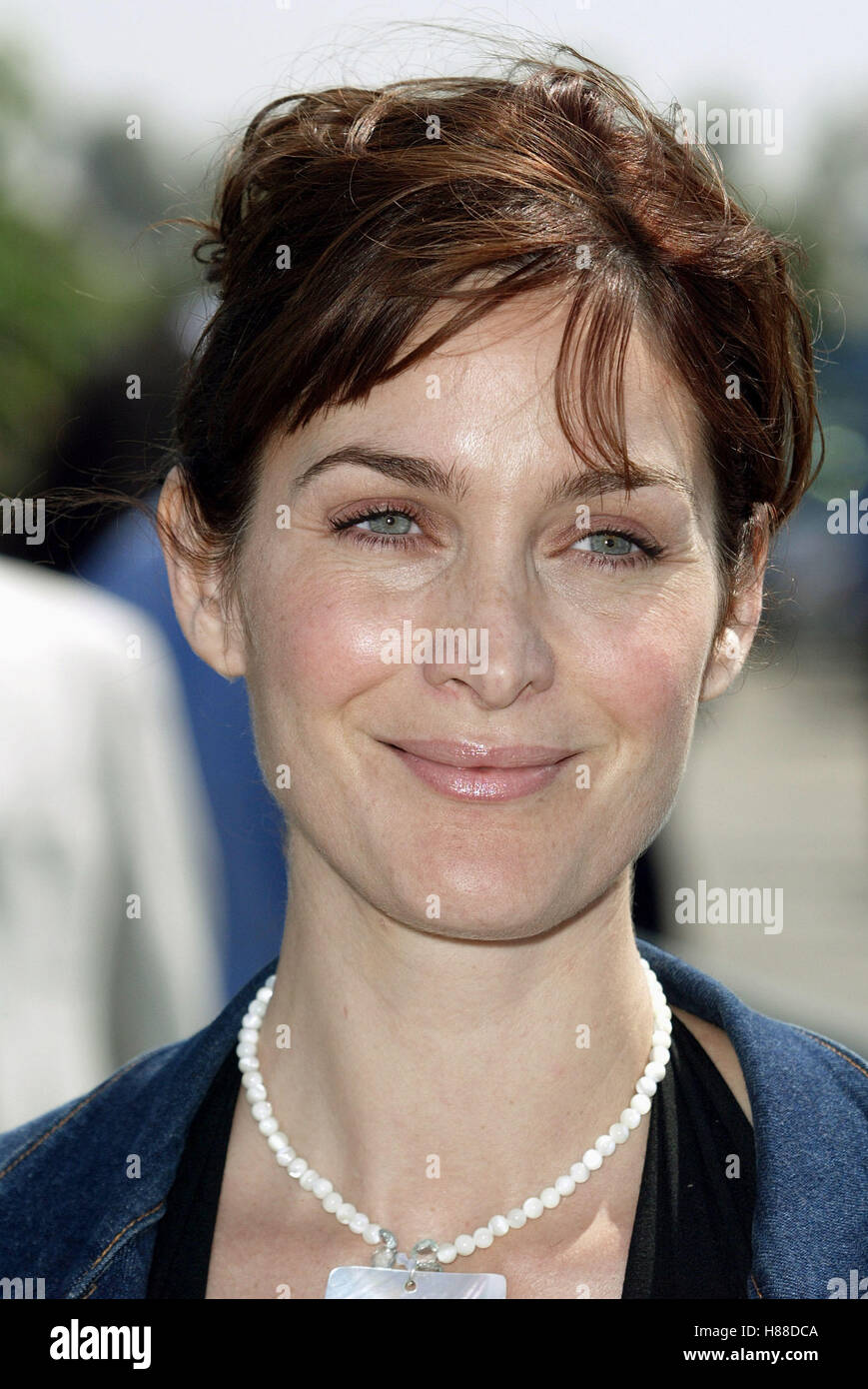 CARRIE-ANNE MOSS 18ÈME Independent Spirit Awards LA PLAGE DE SANTA MONICA SANTA MONICA LOS ANGELES USA 22 Mars 2003 Banque D'Images