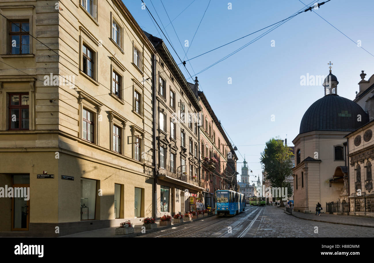 La place Rynok à Lviv, Ukraine Banque D'Images