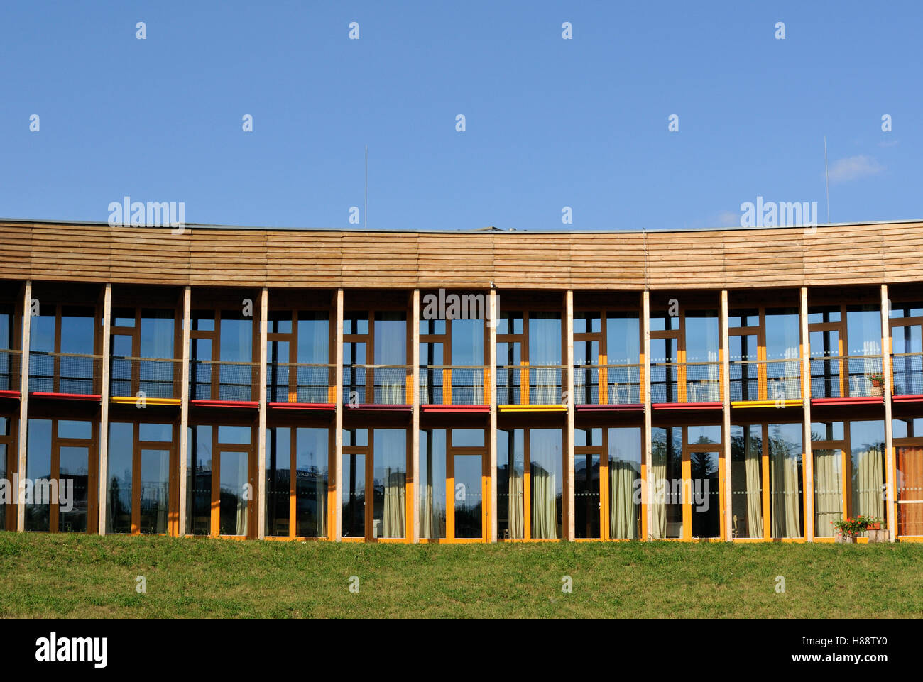 Façade Sud de la maison basse consommation la construction durable d'Slunakov Centre pour des activités éducatives et écologiques, design by Banque D'Images