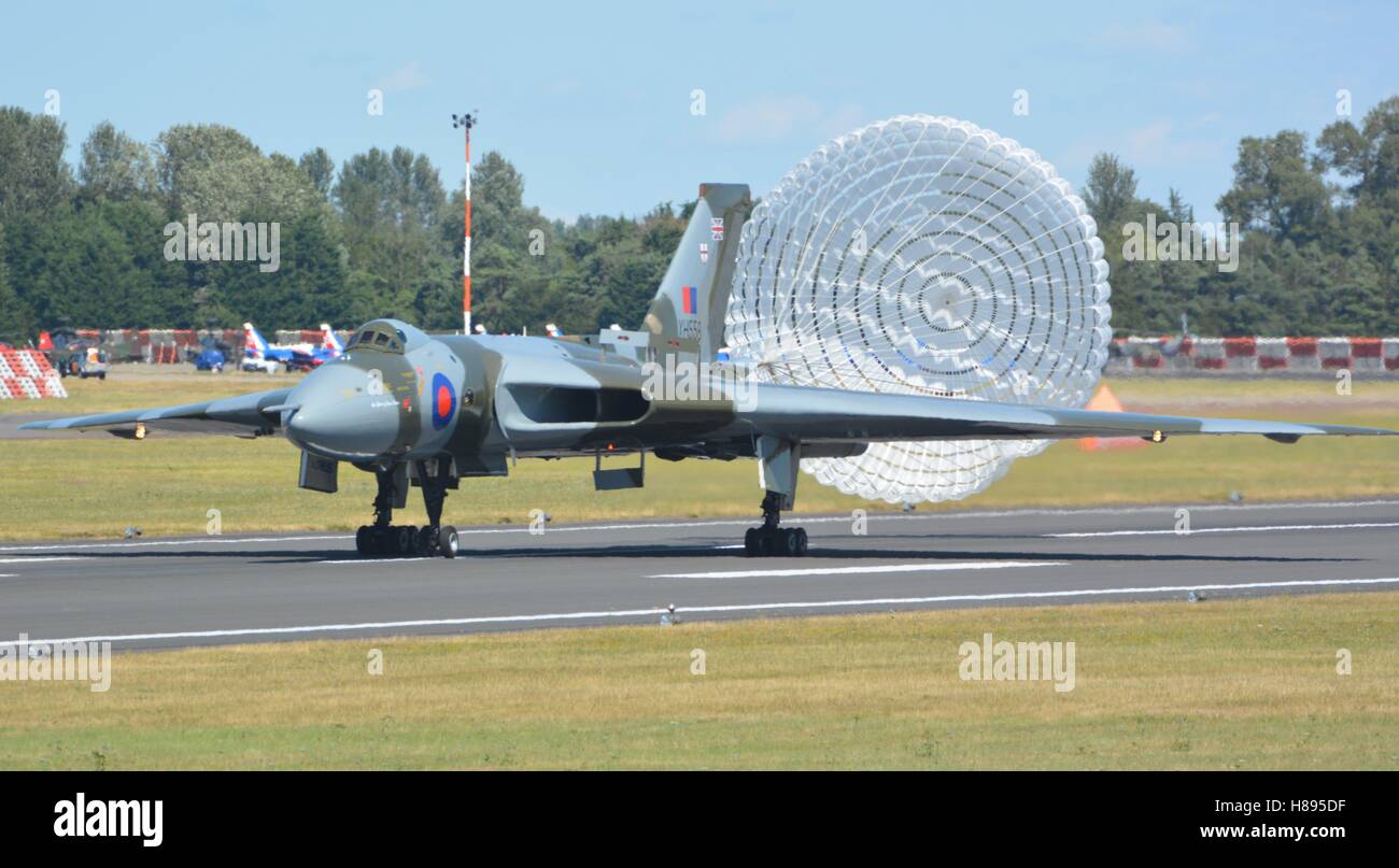 Avro Vulcan XH558 l'exécution de son dernier atterrissage au Royal International Air Tattoo en 2015 Banque D'Images
