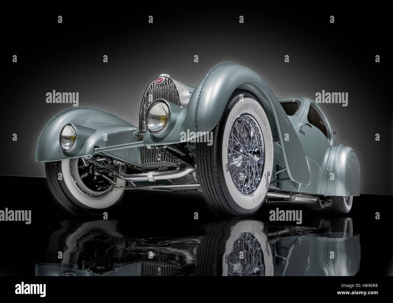 1935 Bugatti Type 57 s Aerolithe vue 3/4 avant Banque D'Images