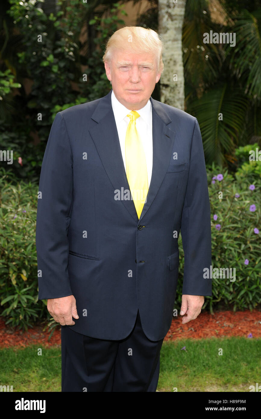 PALM BEACH, Floride - Le 05 janvier : L'atout de Donald Trump 2014 assiste au Grand Prix sur invitation au Club Mar-a-Lago le 5 janvier 2014 à Palm Beach, en Floride. Credit : mpi04/MediaPunch Banque D'Images