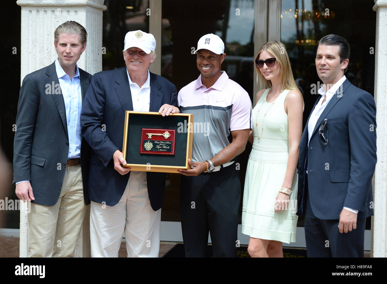 DORAL, FL - MARS 05 : Eric Trump, Donald Trump, Tiger Woods, Ivanka Trump et Donald Trump Jr. à la Tiger Woods Villa avant le début de la World Golf Championships-Cadillac Championship at Trump Doral National le 5 mars 2014 à Doral en Floride. Cr Banque D'Images